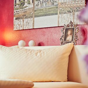 Zimmer mit Kingsize-Bett